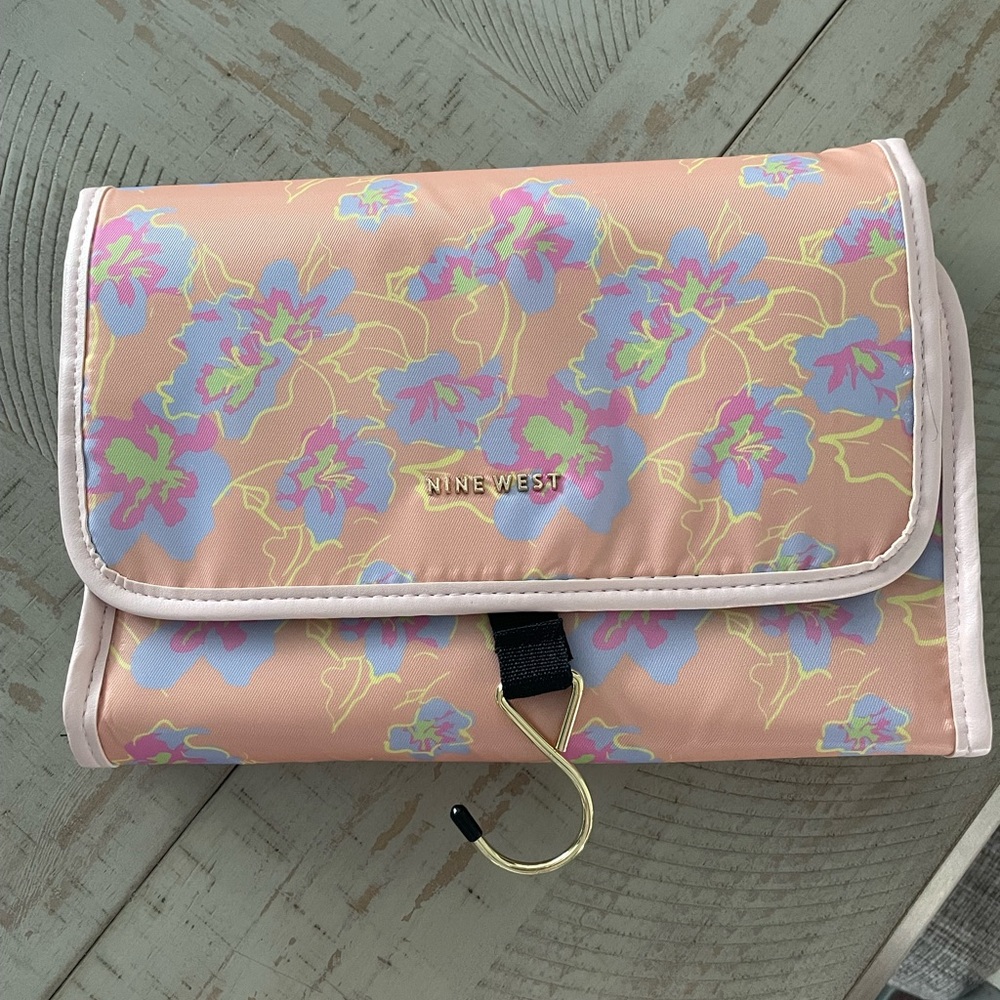 NINE WEST HANGING TRAVEL MAKEUP / JEWELRY CASE BAG -NWT new with tags